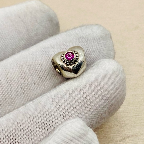 EUC Pandora 790573RHL Sterling Silver Treasured Hearts Bead w/ Rhodolite - Picture 3 of 7